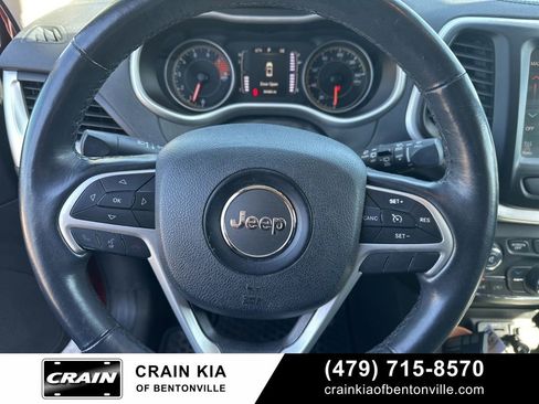 Used 2016 Jeep Cherokee Latitude w/ Cold Weather Group FWD image 20