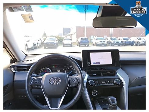 Used 2023 Toyota Venza LE image 16