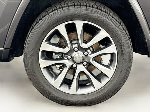 Used 2018 Jeep Grand Cherokee Overland AWD/4WD image 31