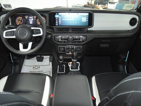 Used 2025 Jeep Gladiator Sport image 25