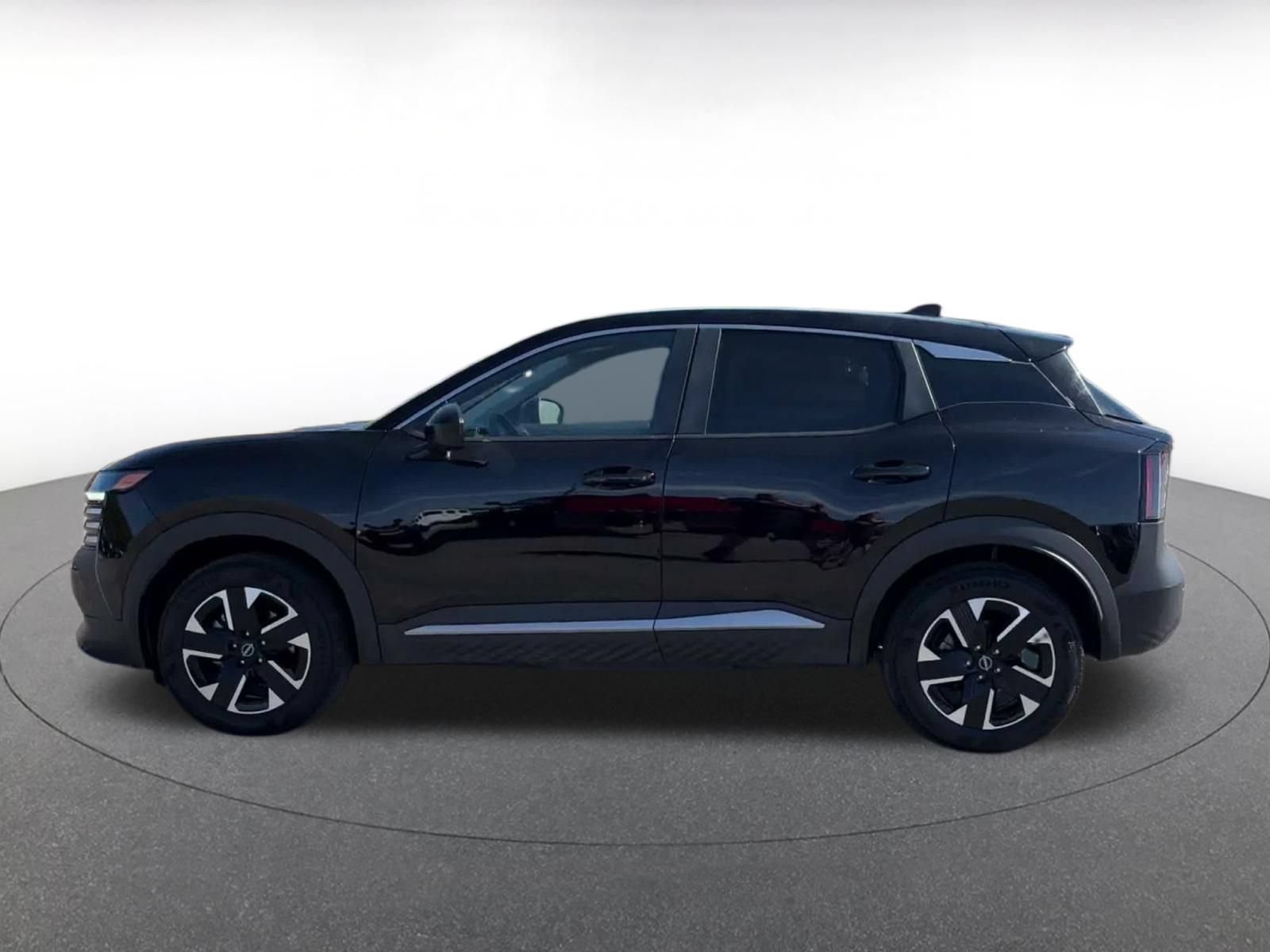Used 2025 Nissan Kicks SV AWD/4WD image 8
