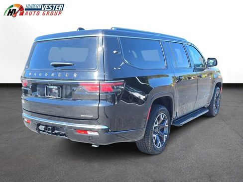 Used 2024 Jeep Wagoneer L Series III w/ Flexible Seating Group AWD/4WD image 6