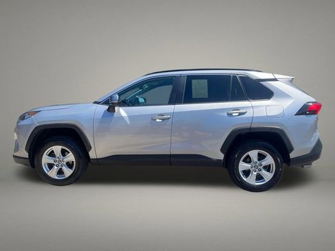 Used 2020 Toyota RAV4 XLE w/ Carpet Mat Package AWD/4WD image 2