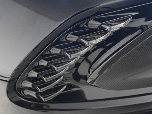 Used 2025 Aston Martin Vanquish image 26