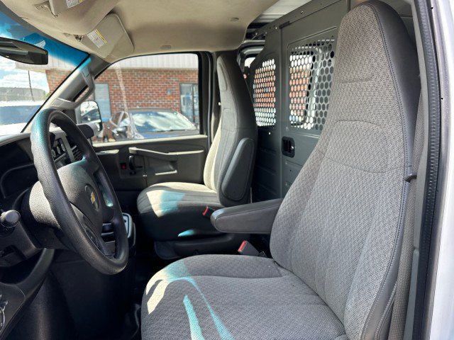 Used 2017 Chevrolet Express 2500 RWD image 19