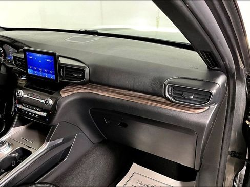Used 2020 Ford Explorer Limited image 16
