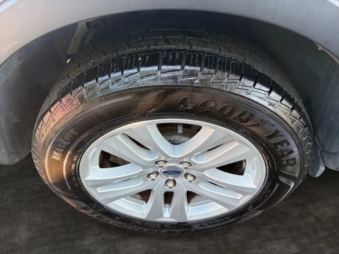 Used 2018 Ford Explorer XLT w/ Equipment Group 202A AWD/4WD image 42