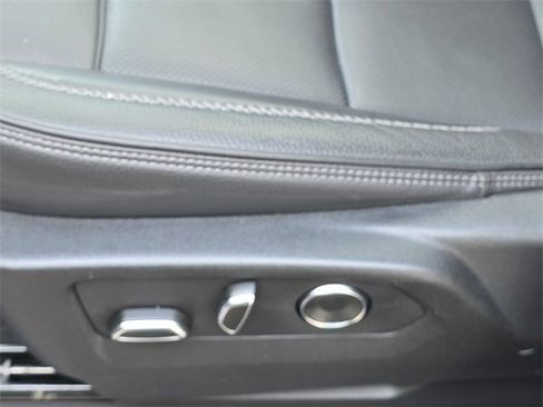 Used 2024 GMC Yukon Denali w/ Advanced Technology Package image 33