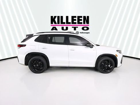 New 2025 Volkswagen Tiguan SE R-Line image 8