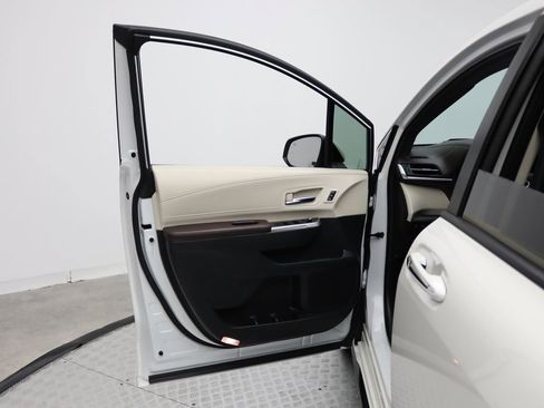 Certified 2021 Toyota Sienna Platinum image 16