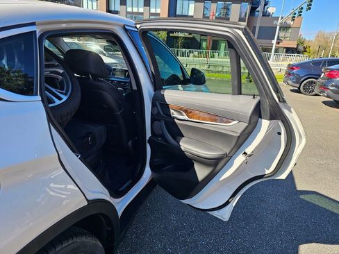 Used 2016 BMW X6 M50i AWD/4WD image 25
