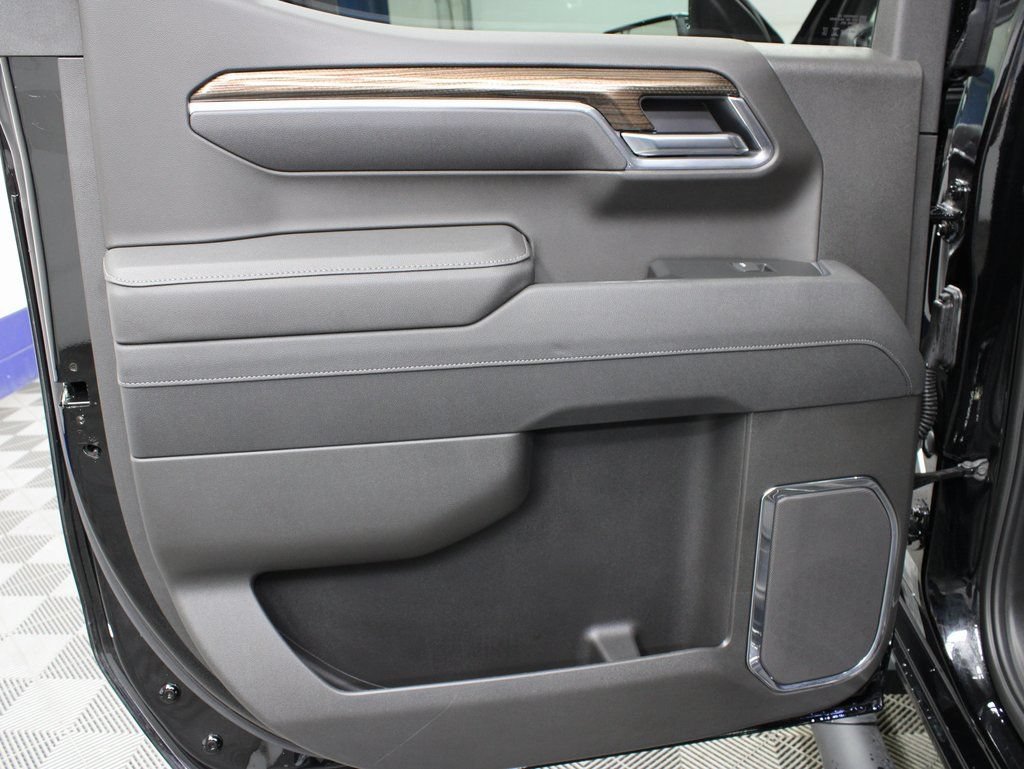 Used 2025 Chevrolet Silverado 1500 RST AWD/4WD image 59