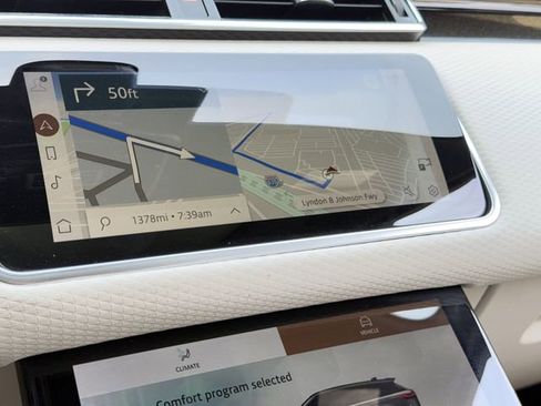 Used 2021 Land Rover Range Rover Velar R-Dynamic S AWD/4WD image 15