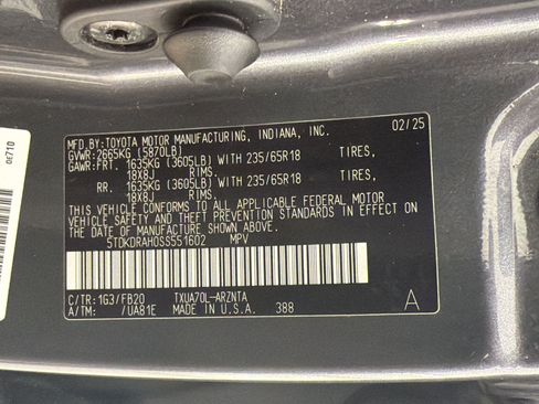 Used 2025 Toyota Highlander LE FWD image 23