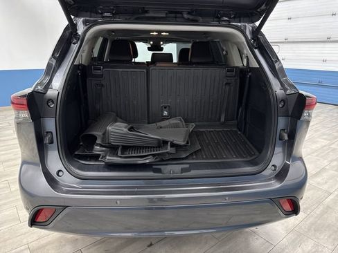 Used 2024 Toyota Highlander Limited image 14