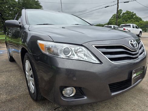 Used 2011 Toyota Camry image 6