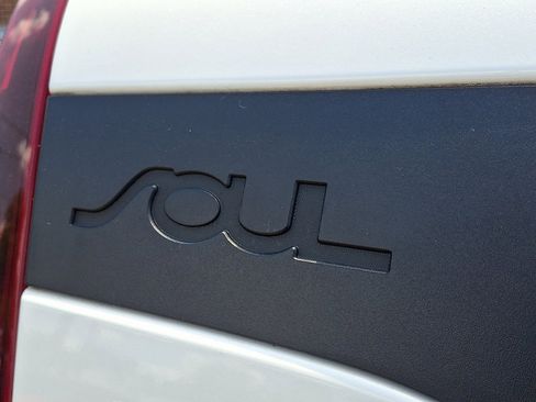 Used 2022 Kia Soul LX FWD image 18