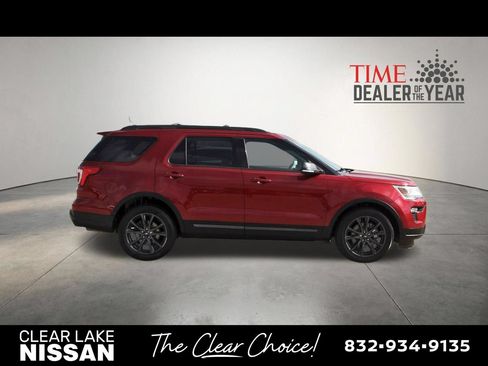 Used 2018 Ford Explorer XLT w/ Equipment Group 202A AWD/4WD image 8