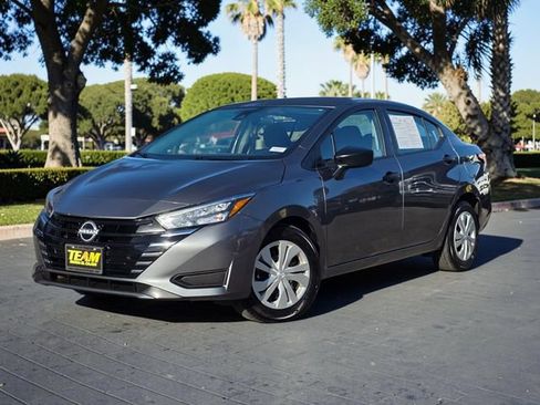 Used 2025 Nissan Versa S FWD image 2