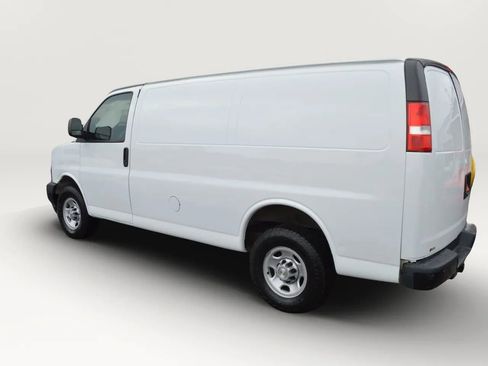 Used 2021 Chevrolet Express 2500 w/ Driver Convenience Package RWD image 4