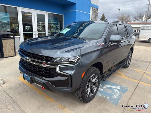 Used 2021 Chevrolet Tahoe Z71 w/ Luxury Package AWD/4WD image 2