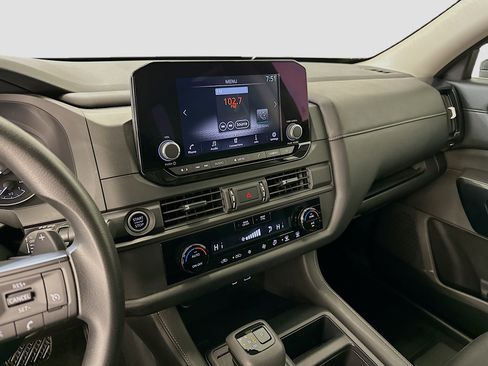 Used 2024 Nissan Pathfinder S AWD/4WD image 25