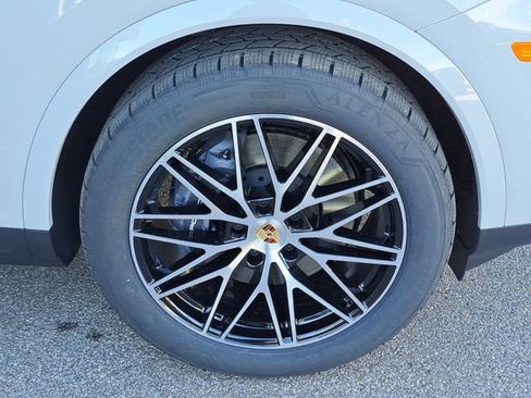 Used 2026 Porsche Cayenne Coupe image 11