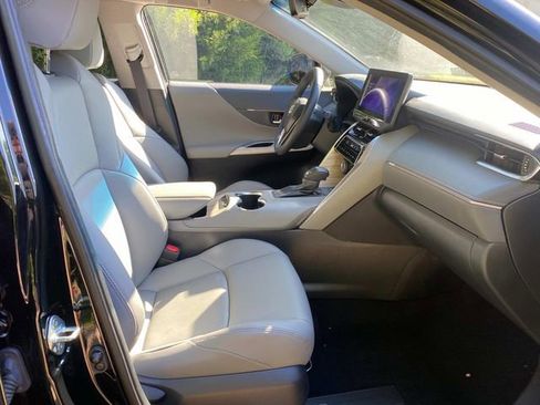 Used 2024 Toyota Venza XLE AWD/4WD image 35