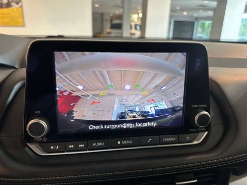 Used 2025 Nissan Rogue SV FWD image 25