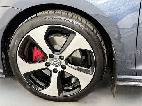 Used 2018 Volkswagen Golf 4-Door image 30