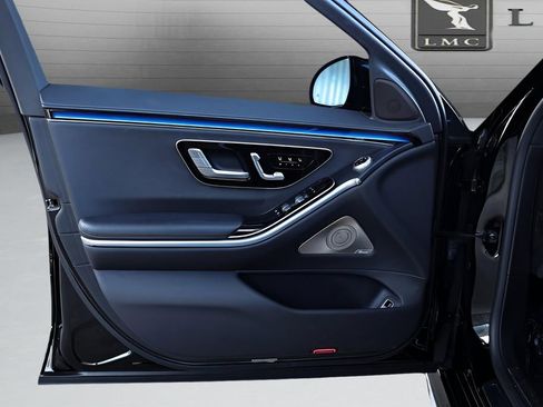 Used 2022 Mercedes-Benz S 500 4MATIC w/ AMG Line Package image 11