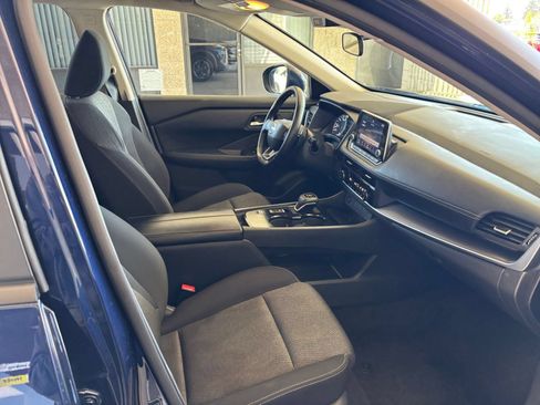 Used 2025 Nissan Rogue SV FWD image 38