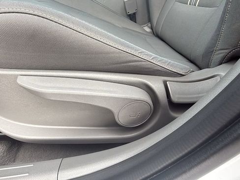 Used 2025 Hyundai Elantra SEL image 10