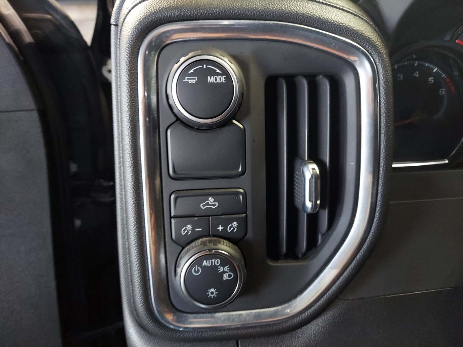 Used 2022 Chevrolet Silverado 1500 LT w/ Texas Edition Plus RWD image 27