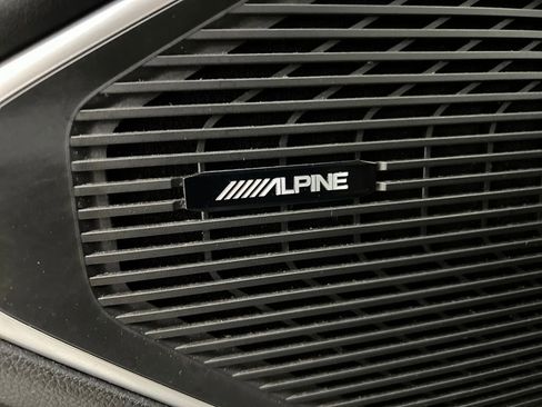 Used 2024 Jeep Wagoneer L Series II RWD image 12