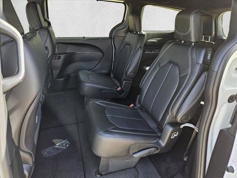 New 2025 Chrysler Voyager LX image 15