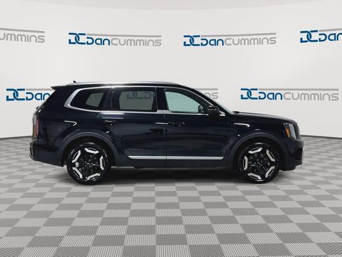 Used 2024 Kia Telluride EX w/ EX Captain's Chair Package image 2