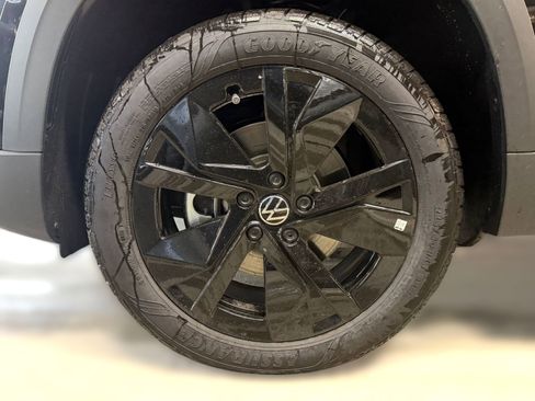 New 2026 Volkswagen Taos SE FWD image 10