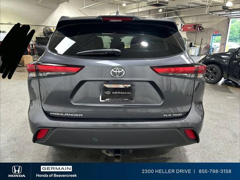 Used 2020 Toyota Highlander XLE AWD/4WD image 7