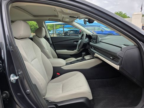 Used 2025 Honda Accord SE image 28