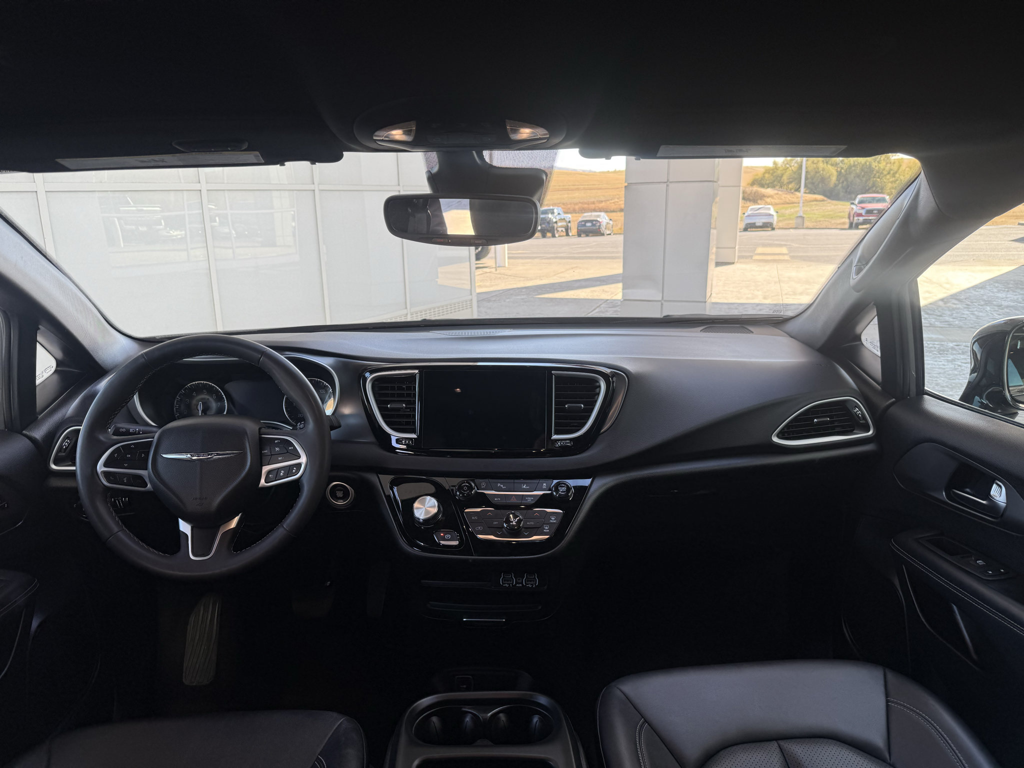 Used 2025 Chrysler Pacifica Select FWD image 21