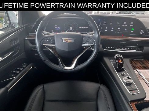 Used 2024 Cadillac Escalade Luxury RWD image 7