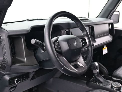 Used 2025 Ford Bronco Badlands image 14