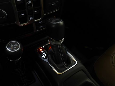 Used 2022 Jeep Wrangler Unlimited Sahara w/ Cold Weather Group image 25