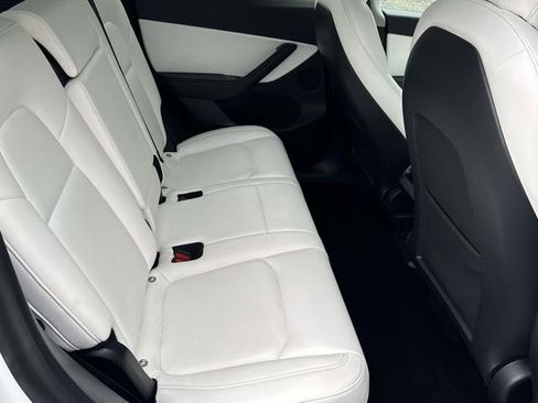 Used 2020 Tesla Model Y Long Range image 9