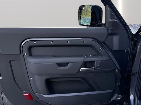 Certified 2025 Land Rover Defender 90 X-Dynamic SE image 16