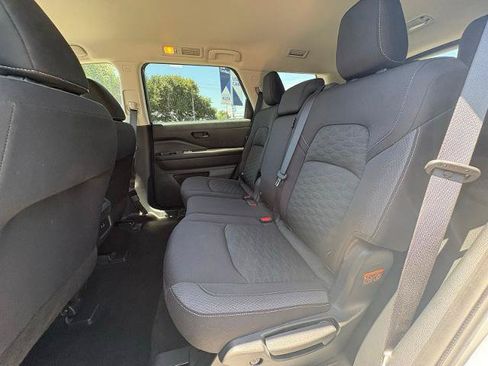 Used 2023 Nissan Pathfinder S AWD/4WD image 11