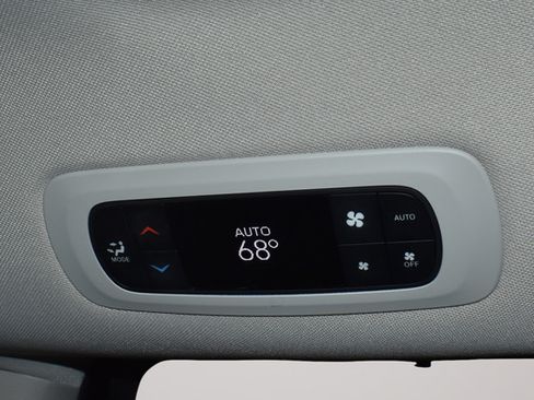 Certified 2024 Chrysler Pacifica Touring-L FWD image 23