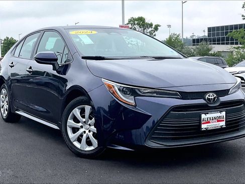 Used 2024 Toyota Corolla LE FWD image 2