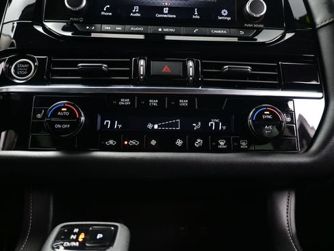 Used 2023 Nissan Pathfinder SV AWD/4WD image 21